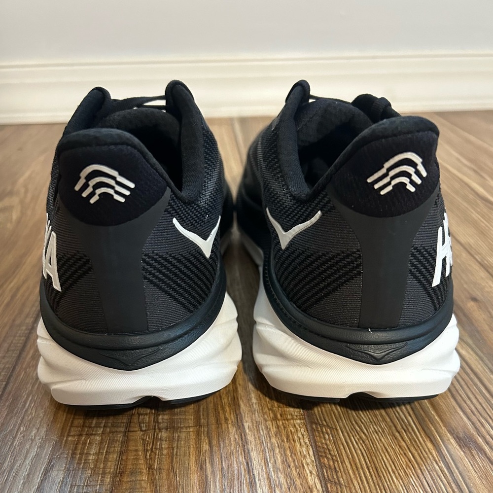 NEW Hoka Clifton 9 Running Shoes Sneakers Men's 13EE Wide Black White 1132210 - Picture 4 of 8